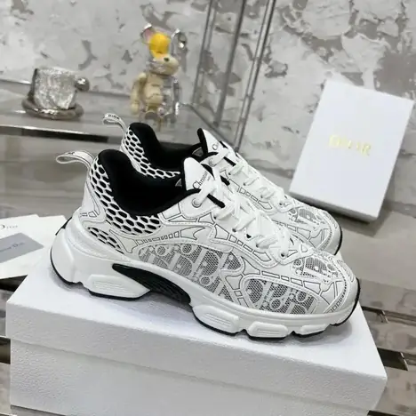 Dior B22