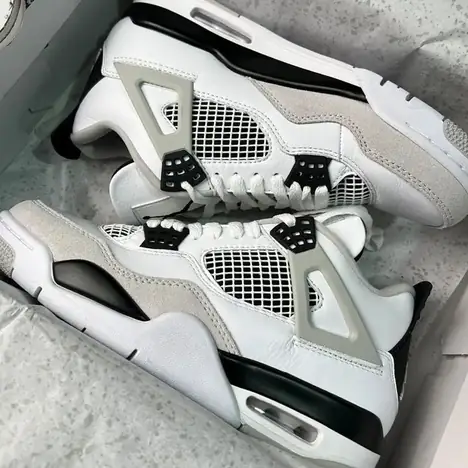 Jordan 4 (16 colores)